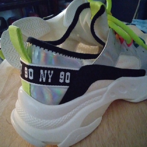 Steve Madden Kids Sneakers with Neon Accents - Picture 10 of 10